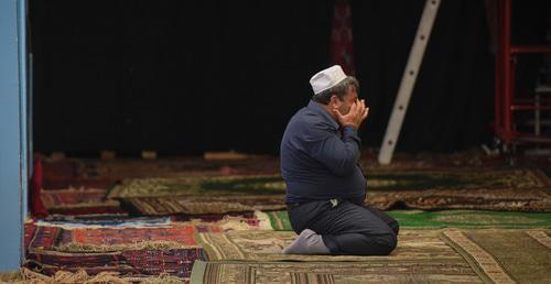 Believer praying. Photo: © Elena Sineok, Yuga.ru Believer praying. Photo: © Elena Sineok, Yuga.ru