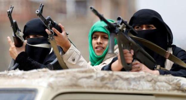 Women fighting with the militants in the territory controlled by the "Islamic State". Photo: KHALED ABDULLAH/REUTERS Women fighting with the militants in the territory controlled by the "Islamic State". Photo: KHALED ABDULLAH/REUTERS