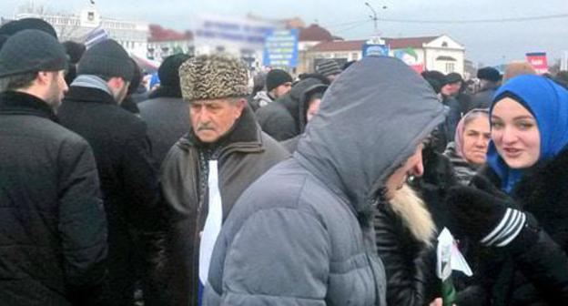 Residents of Grozny. Photo by Nikolay Petrov for the "Caucasian Knot" Residents of Grozny. Photo by Nikolay Petrov for the "Caucasian Knot"