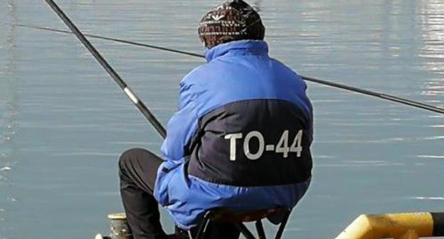 An amateur fishermen in the Sochi Seaport. Photo by Svetlana Kravchenko for the "Caucasian Knot" An amateur fishermen in the Sochi Seaport. Photo by Svetlana Kravchenko for the "Caucasian Knot"