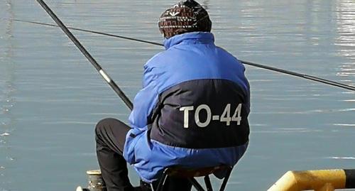 An amateur fishermen in the Sochi Seaport. Photo by Svetlana Kravchenko for the "Caucasian Knot" An amateur fishermen in the Sochi Seaport. Photo by Svetlana Kravchenko for the "Caucasian Knot"