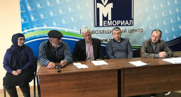 Press conference devoted to the case of killing the Gasanguseinov brothers. Photo by Patimat Makhmudova for the "Caucasian Knot" Press conference devoted to the case of killing the Gasanguseinov brothers. Photo by Patimat Makhmudova for the "Caucasian Knot"