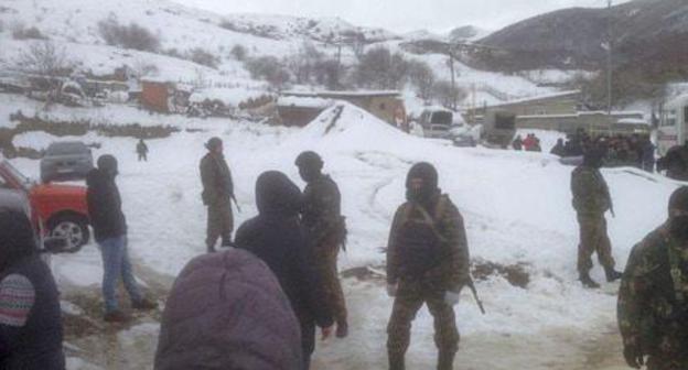 Armed law enforcers verify IDs of people who came for a Friday prayer to the mosque of the Belorechensky village in Kislovodsk. Photo by provided to the Caucasian Knot by an eyewitness Armed law enforcers verify IDs of people who came for a Friday prayer to the mosque of the Belorechensky village in Kislovodsk. Photo by provided to the Caucasian Knot by an eyewitness