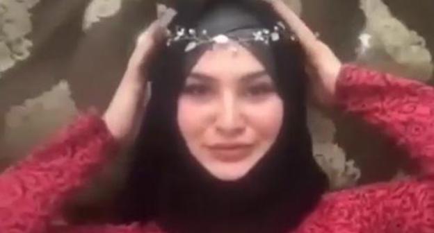 A woman dancing in a hijab. Photo: screenshot of the video by the user tut.dagestan.ru https://www.instagram.com/p/BciGPVIH593/?taken-by=tut.dagestan.ru A woman dancing in a hijab. Photo: screenshot of the video by the user tut.dagestan.ru https://www.instagram.com/p/BciGPVIH593/?taken-by=tut.dagestan.ru