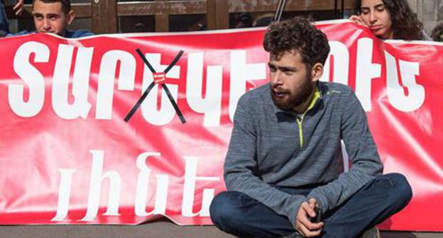 Students on hunger strike against the limitation of the army service postponement for students. Photo: © Sputnik/ Karen Yepremyan https://ru.armeniasputnik.am/society/20171218/9852270/golodnyj-protest-armyanskie-studenty-vnov-vystupili-protiv-otsrochki-ot-armii.html Students on hunger strike against the limitation of the army service postponement for students. Photo: © Sputnik/ Karen Yepremyan https://ru.armeniasputnik.am/society/20171218/9852270/golodnyj-protest-armyanskie-studenty-vnov-vystupili-protiv-otsrochki-ot-armii.html