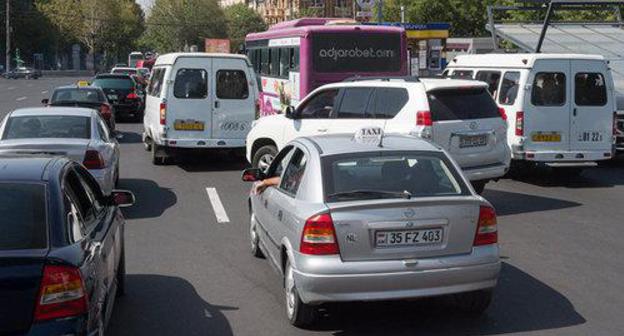 Traffic in Yerevan. Photo: © Sputnik/ Asatur Yesayants https://ru.armeniasputnik.am/columnists/20171106/9345953/avtoterror-v-erevane-glavnyj-vinovnik-probok-vechno-otmazyvaetsya.html Traffic in Yerevan. Photo: © Sputnik/ Asatur Yesayants https://ru.armeniasputnik.am/columnists/20171106/9345953/avtoterror-v-erevane-glavnyj-vinovnik-probok-vechno-otmazyvaetsya.html