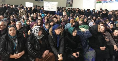 Paticipants of the protest action in the village of Berikei, Dagestan, December 22, 2017. Photo by Patimat Makhmudova for the Caucasian Knot. Paticipants of the protest action in the village of Berikei, Dagestan, December 22, 2017. Photo by Patimat Makhmudova for the Caucasian Knot.