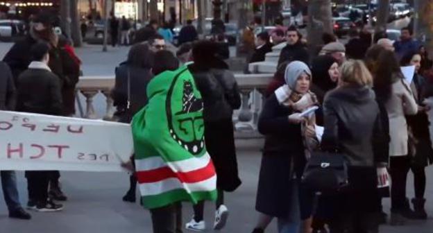 Chechen emigrants at the memorial action held in the center of Paris, France. Photo: screenshot of the video by "Krym. Realii", https://ru.krymr.com/a/28328651.html Chechen emigrants at the memorial action held in the center of Paris, France. Photo: screenshot of the video by "Krym. Realii", https://ru.krymr.com/a/28328651.html