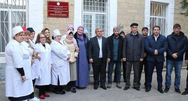 Women near the psycho-neurological centre 'Miloserdie' (Charity) and the employees of the centre. Photo by the press service of the Ministry of Labour of Dagestan, http://www.dagmintrud.ru/news/Novosti/Spustyabolshe20letsemyavnovvossoedinilas/ Women near the psycho-neurological centre 'Miloserdie' (Charity) and the employees of the centre. Photo by the press service of the Ministry of Labour of Dagestan, http://www.dagmintrud.ru/news/Novosti/Spustyabolshe20letsemyavnovvossoedinilas/