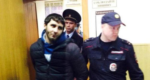 Policemen convoying Zaur Dadaev in the court, Moscow, April 2015. Photo by Yulia Buslavskaya for the Caucasian Knot. Policemen convoying Zaur Dadaev in the court, Moscow, April 2015. Photo by Yulia Buslavskaya for the Caucasian Knot.