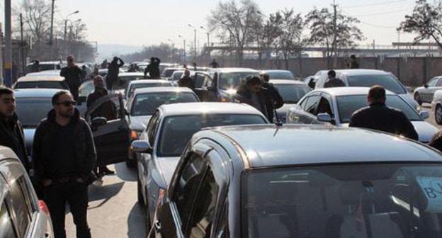 Motor rally in Yerevan against government ban on the imports of right-hand-drive cars, Yerevan, January 2018. Photo by Tigran Petrosyan for the Caucasian Knot. Motor rally in Yerevan against government ban on the imports of right-hand-drive cars, Yerevan, January 2018. Photo by Tigran Petrosyan for the Caucasian Knot.