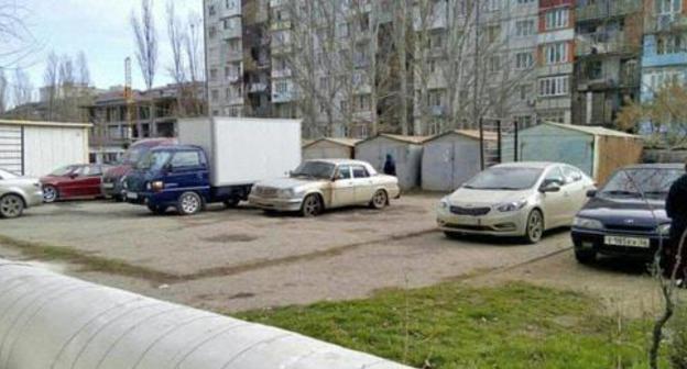 The HRC "Memorial" car (in the center) set on fire after Oyub Titiev's advocate had used it in Makhachkala on January 20th. Photo: https://memohrc.org/ru/news_old/v-mahachkale-podozhgli-avtomobil-memoriala-na-kotorom-advokat-ezdil-v-chechnyu The HRC "Memorial" car (in the center) set on fire after Oyub Titiev's advocate had used it in Makhachkala on January 20th. Photo: https://memohrc.org/ru/news_old/v-mahachkale-podozhgli-avtomobil-memoriala-na-kotorom-advokat-ezdil-v-chechnyu