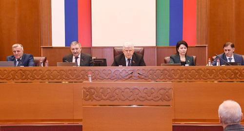 MPs at the session of the Dagestani Parliament. Photo http://www.nsrd.ru/ MPs at the session of the Dagestani Parliament. Photo http://www.nsrd.ru/