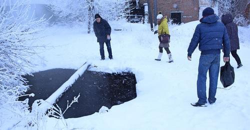 Ground depression formed after mines are flooded, Gukovo, January 31, 2018. Photo by Vyacheslav Prudnikov for the Caucasian Knot. Ground depression formed after mines are flooded, Gukovo, January 31, 2018. Photo by Vyacheslav Prudnikov for the Caucasian Knot.