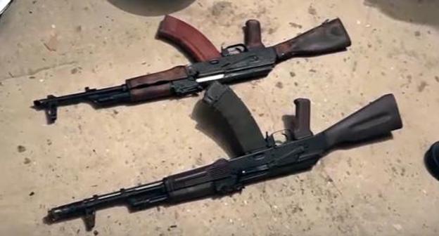 Submachine guns found during the search of the Dagestani official's house. Photo: the Investigating Committee of the Russian Federation, https://www.youtube.com/watch?v=8_SZ_0qeI10 Submachine guns found during the search of the Dagestani official's house. Photo: the Investigating Committee of the Russian Federation, https://www.youtube.com/watch?v=8_SZ_0qeI10