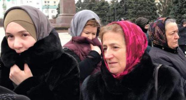 A protest action during the meeting of acting Dagestani leader Vladimir Vasiliev and Alexander Bastrykin, the chair of the Investigating Committee of the Russian Federation, who came with a visit to Dagestan. Makhachkala, February 9, 2018. Photo by Patimat Makhmudova for the "Caucasian Knot" A protest action during the meeting of acting Dagestani leader Vladimir Vasiliev and Alexander Bastrykin, the chair of the Investigating Committee of the Russian Federation, who came with a visit to Dagestan. Makhachkala, February 9, 2018. Photo by Patimat Makhmudova for the "Caucasian Knot"