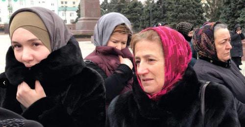 A protest action during the meeting of acting Dagestani leader Vladimir Vasiliev and Alexander Bastrykin, the chair of the Investigating Committee of the Russian Federation, who came with a visit to Dagestan. Makhachkala, February 9, 2018. Photo by Patimat Makhmudova for the "Caucasian Knot" A protest action during the meeting of acting Dagestani leader Vladimir Vasiliev and Alexander Bastrykin, the chair of the Investigating Committee of the Russian Federation, who came with a visit to Dagestan. Makhachkala, February 9, 2018. Photo by Patimat Makhmudova for the "Caucasian Knot"