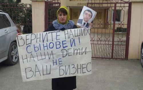 Gulya Karakhanova, mother of Magomed Karakhanov who disappeared in Derbent, held a picket near the City Prosecutor's Office. February 9, 2018. Photo courtesy of Gulya Karakhanova Gulya Karakhanova, mother of Magomed Karakhanov who disappeared in Derbent, held a picket near the City Prosecutor's Office. February 9, 2018. Photo courtesy of Gulya Karakhanova