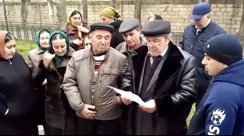 Relatives of missing Derbent resident come to a protest action, Derbent, February 11, 2018. Photo by the ‘Caucasian Knot’ correspondent Relatives of missing Derbent resident come to a protest action, Derbent, February 11, 2018. Photo by the ‘Caucasian Knot’ correspondent