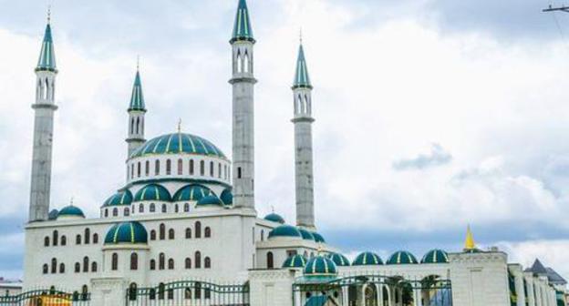 Central cathedral mosque in Cherkessk. Photo: Shkhashefij https://ru.wikipedia.org/wiki/Черкесск Central cathedral mosque in Cherkessk. Photo: Shkhashefij https://ru.wikipedia.org/wiki/Черкесск