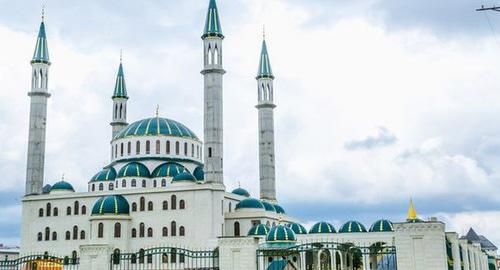 Central cathedral mosque in Cherkessk. Photo: Shkhashefij https://ru.wikipedia.org/wiki/Черкесск Central cathedral mosque in Cherkessk. Photo: Shkhashefij https://ru.wikipedia.org/wiki/Черкесск