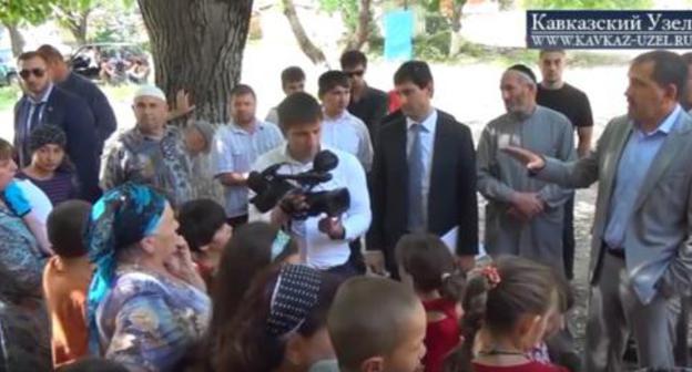 Evkurov meets forced migrants, Karabulak, July 2, 2014. Screenshot of the Caucasian Knot video Evkurov meets forced migrants, Karabulak, July 2, 2014. Screenshot of the Caucasian Knot video