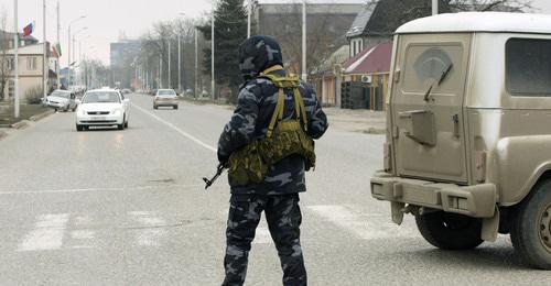 Law enforcer, Grozny. Photo: REUTERS/Stringer (RUSSIA - Tags: CIVIL UNREST CONFLICT MILITARY) Law enforcer, Grozny. Photo: REUTERS/Stringer (RUSSIA - Tags: CIVIL UNREST CONFLICT MILITARY)