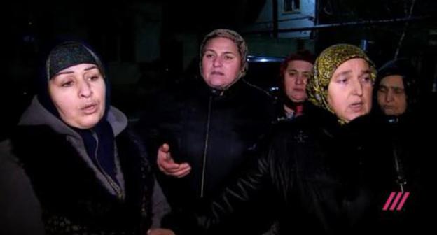 The residents of Kizlyar tell about detentions. Screenshot of the video https://tvrain.ru/teleshow/vechernee_shou/tajnaja_spetsoperatsija_v_kizljare-458206/?utm_source=chromeweb&utm_medium=push&utm_campaign=teleshow-vechernee_shou&utm_term=458206 The residents of Kizlyar tell about detentions. Screenshot of the video https://tvrain.ru/teleshow/vechernee_shou/tajnaja_spetsoperatsija_v_kizljare-458206/?utm_source=chromeweb&utm_medium=push&utm_campaign=teleshow-vechernee_shou&utm_term=458206