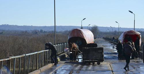 Checkpoint "Ingur". Photo: © Sputnik Robert Djopua, https://sputnik-abkhazia.ru/Abkhazia/20170128/1020312855/nadaraya-o-mitinge-v-gale-kazhdyj-xochet-chtoby-kpp-byl-u-ego-kalitki.html Checkpoint "Ingur". Photo: © Sputnik Robert Djopua, https://sputnik-abkhazia.ru/Abkhazia/20170128/1020312855/nadaraya-o-mitinge-v-gale-kazhdyj-xochet-chtoby-kpp-byl-u-ego-kalitki.html