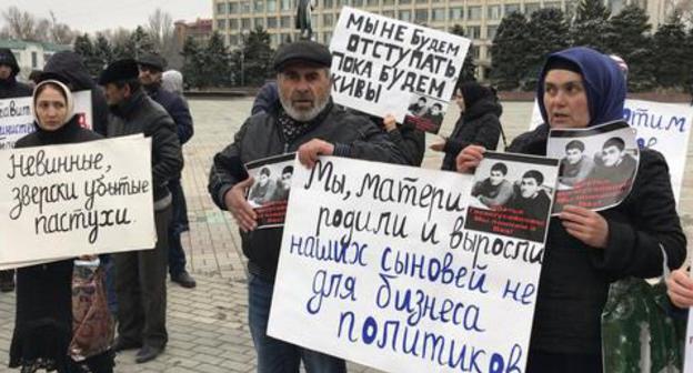 Rally in support of Murtazali Gasanguseinov, Makhachkala, March 12, 2018. Photo by Patimat Makhmudova for the Caucasian Knot. Rally in support of Murtazali Gasanguseinov, Makhachkala, March 12, 2018. Photo by Patimat Makhmudova for the Caucasian Knot.