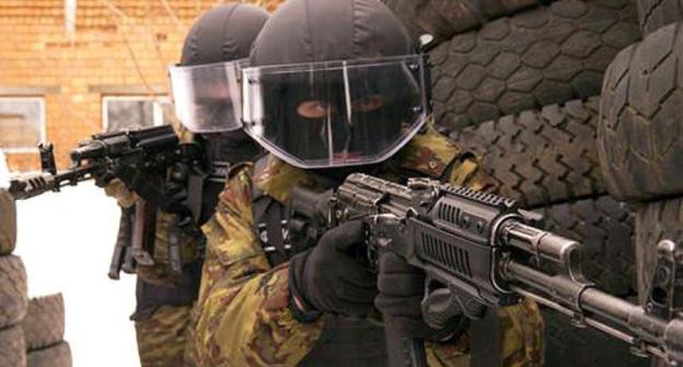 Special forces agents. Photo: http://nac.gov.ru/antiterroristicheskie-ucheniya/sotrudniki-pravoohranitelnyh-organov-proveli.html Special forces agents. Photo: http://nac.gov.ru/antiterroristicheskie-ucheniya/sotrudniki-pravoohranitelnyh-organov-proveli.html