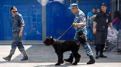 Detector dog handler. Photo by Vlad Alexandrov, Yuga.ru Detector dog handler. Photo by Vlad Alexandrov, Yuga.ru