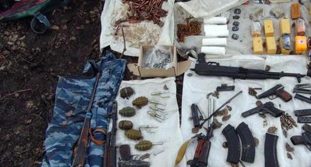Weapons and ammunition from a hideout. Photo: http://nac.gov.ru/kontrterroristicheskie-operacii/v-kbr-obnaruzhen-krupnyy-taynik-s-oruzhiem-i.html Weapons and ammunition from a hideout. Photo: http://nac.gov.ru/kontrterroristicheskie-operacii/v-kbr-obnaruzhen-krupnyy-taynik-s-oruzhiem-i.html