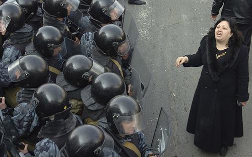 Dispersal of demonstrators in Yerevan in 2008. March 1, 2008. Photo: REUTERS/Hayk Badalyan/Photolure Dispersal of demonstrators in Yerevan in 2008. March 1, 2008. Photo: REUTERS/Hayk Badalyan/Photolure