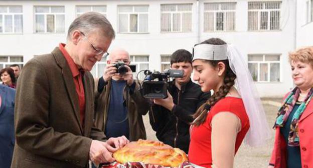 The Days of Russian Word in Nagorno-Karabakh. Meeting the guests. March 20, 2018. Photo by Albert Voskanyan http://www.kavkaz-uzel.eu/blogs/929/posts/32349 The Days of Russian Word in Nagorno-Karabakh. Meeting the guests. March 20, 2018. Photo by Albert Voskanyan http://www.kavkaz-uzel.eu/blogs/929/posts/32349