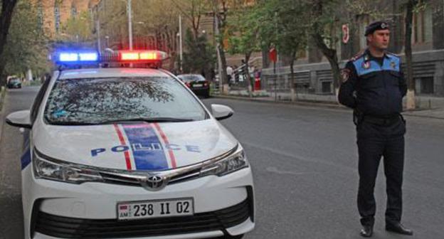 Policeman, Yerevan, April 11, 2018. Photo by Tigran Petrosyan for the Caucasian Knot Policeman, Yerevan, April 11, 2018. Photo by Tigran Petrosyan for the Caucasian Knot
