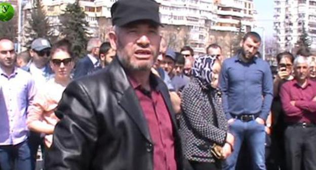 Spontaneous rally in connection with the resonant murder of Khusey Makitov, Nalchik, April 12, 2018. Screenshot from the Caucasian Knot video Spontaneous rally in connection with the resonant murder of Khusey Makitov, Nalchik, April 12, 2018. Screenshot from the Caucasian Knot video