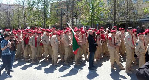 A march in the center of Grozny. Its participants are students and youth activists. Photo by the "Caucasian Knot" correspondent A march in the center of Grozny. Its participants are students and youth activists. Photo by the "Caucasian Knot" correspondent