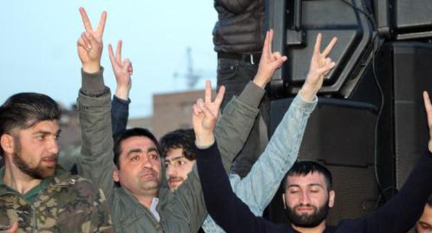 Participants of the protest action on April 17, 2018. Photo by Tigran Petrosyan for the "Caucasian Knot" Participants of the protest action on April 17, 2018. Photo by Tigran Petrosyan for the "Caucasian Knot"