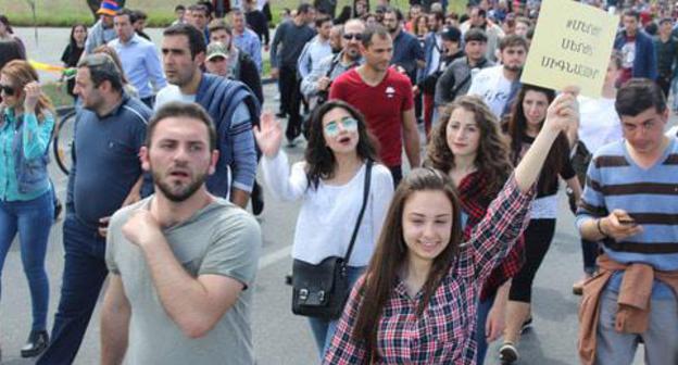 Participants of the action in Yerevan, April 19, 2018. Photo by Tigran Petrosyan for the "Caucasian Knot" Participants of the action in Yerevan, April 19, 2018. Photo by Tigran Petrosyan for the "Caucasian Knot"