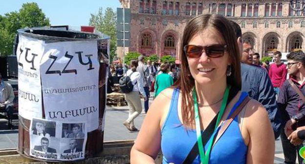 Lene Vetteland in Republic Square in Yerevan during rally on April 25, 2018. Photo by Grigory Shvedov for the Caucasian Knot. Lene Vetteland in Republic Square in Yerevan during rally on April 25, 2018. Photo by Grigory Shvedov for the Caucasian Knot.
