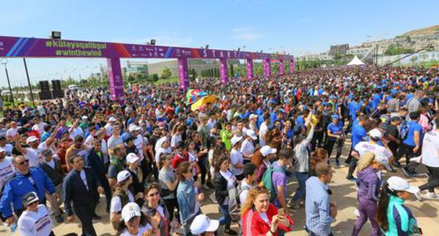 A marathon in support of orphans in Baku gathered more than 12,000 participants. Photo by Aziz Karimov for the "Caucasian Knot" A marathon in support of orphans in Baku gathered more than 12,000 participants. Photo by Aziz Karimov for the "Caucasian Knot"