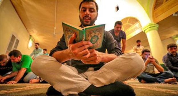 A believer is reading the Quran. Photo by Aziz Karimov for the "Caucasian Knot" A believer is reading the Quran. Photo by Aziz Karimov for the "Caucasian Knot"