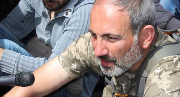 Nikol Pashinyan at the protest actions. Yerevan, April 2018. Photo by Tigran Petrosyan for the "Caucasian Knot" Nikol Pashinyan at the protest actions. Yerevan, April 2018. Photo by Tigran Petrosyan for the "Caucasian Knot"