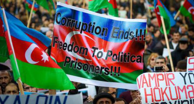 Participants of a protest rally holding a poster with an appeal to release political prisoners. Baku, October 28, 2017. Photo by Aziz Karimov for the "Caucasian Knot" Participants of a protest rally holding a poster with an appeal to release political prisoners. Baku, October 28, 2017. Photo by Aziz Karimov for the "Caucasian Knot"