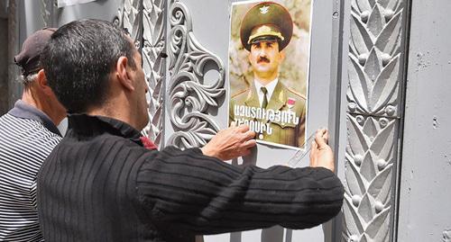 Action in front of the building of the Constitutional Court of Armenia with the demand to acquit Samvel Babayan, Yerevan, April 21, 2018. Photo: © Sputnik / Aram Nersesyanhttps://ru.armeniasputnik.am/society/20180521/12154522/ocherednaya-akciya-protesta-v-erevane-hotyat-otstavki-genprokurora.html Action in front of the building of the Constitutional Court of Armenia with the demand to acquit Samvel Babayan, Yerevan, April 21, 2018. Photo: © Sputnik / Aram Nersesyanhttps://ru.armeniasputnik.am/society/20180521/12154522/ocherednaya-akciya-protesta-v-erevane-hotyat-otstavki-genprokurora.html