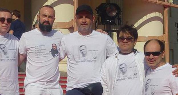 Participants of the "Kinotavr" wear T-shirts with portraits of Oleg Sentsov and Kirill Serebrennikov, Sochi, June 2, 2018. Photo by Denis Kolovsky for the Caucasian Knot. Participants of the "Kinotavr" wear T-shirts with portraits of Oleg Sentsov and Kirill Serebrennikov, Sochi, June 2, 2018. Photo by Denis Kolovsky for the Caucasian Knot.