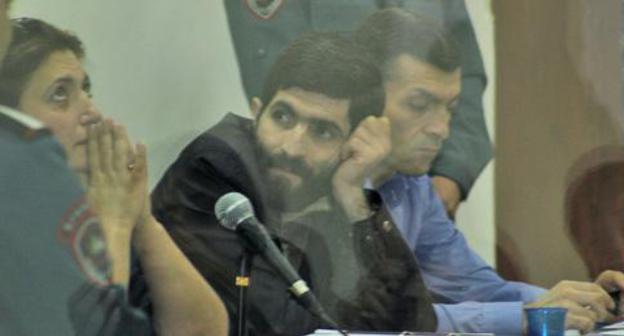 Nerses Pogosyan (centre) in the courtroom, 2017. Photo by Tigran Petrosyan for the Caucasian Knot Nerses Pogosyan (centre) in the courtroom, 2017. Photo by Tigran Petrosyan for the Caucasian Knot