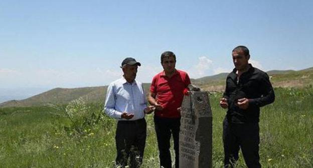Residents of the village of Gunnut visit graves of their relatives. Photo: IA Report https://report.az/ru Residents of the village of Gunnut visit graves of their relatives. Photo: IA Report https://report.az/ru