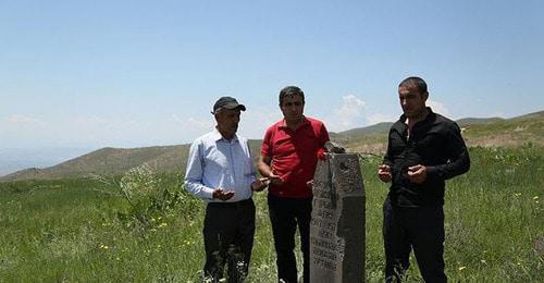 Residents of the village of Gunnut visit graves of their relatives. Photo: IA Report https://report.az/ru Residents of the village of Gunnut visit graves of their relatives. Photo: IA Report https://report.az/ru
